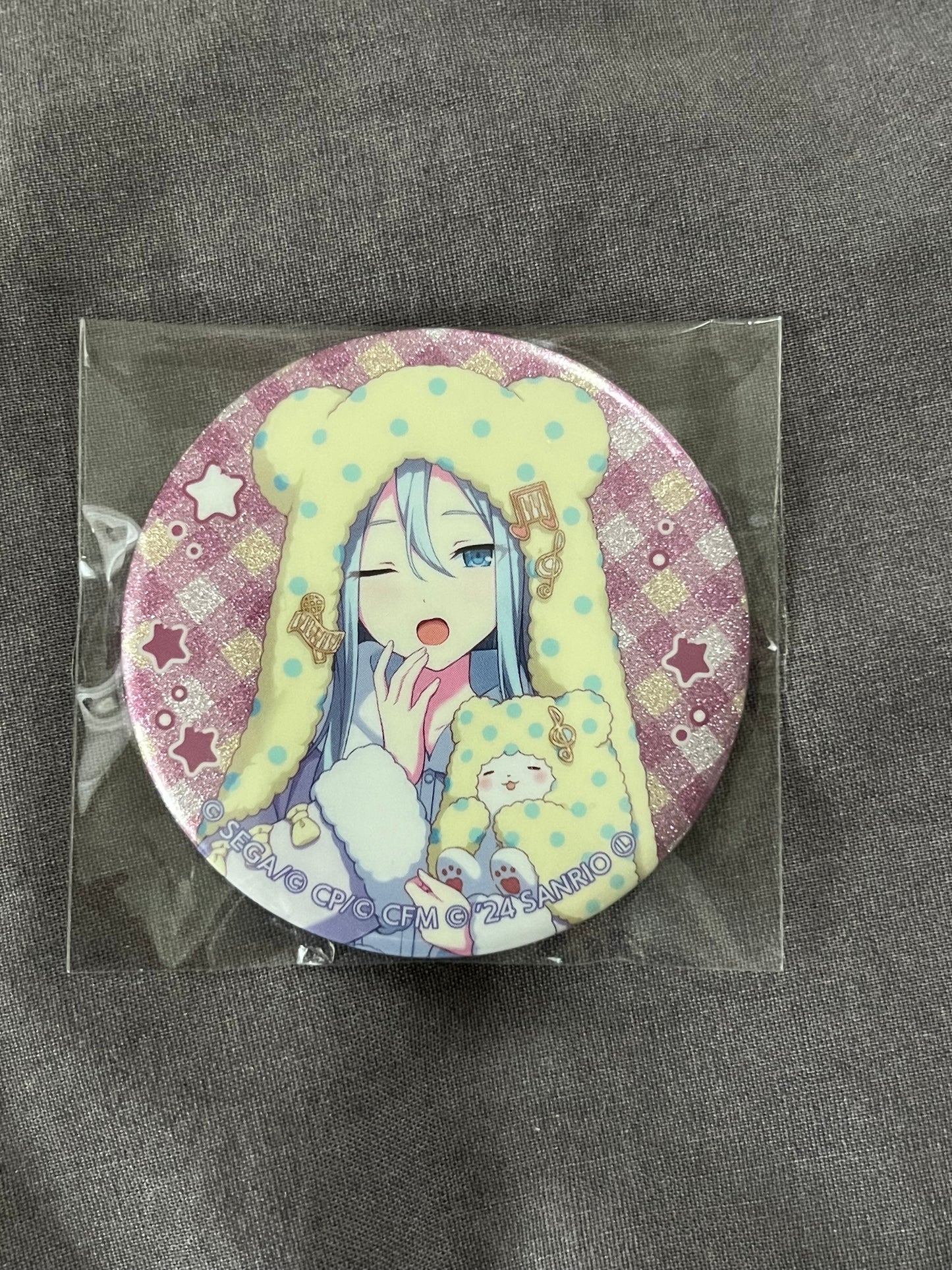 Project Sekai - Kanade Yoisaki "Sanrio" Circle Glitter Badge