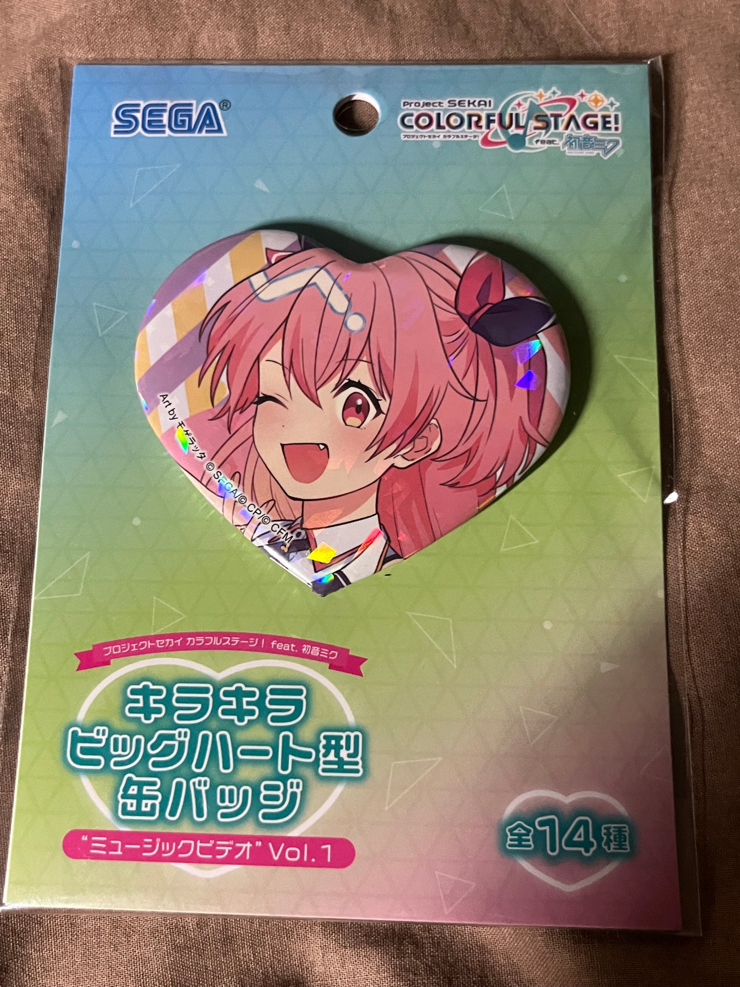 Project Sekai - Airi Momoi "Happy Synthesizer 2DMV" Holographic Heart Badge