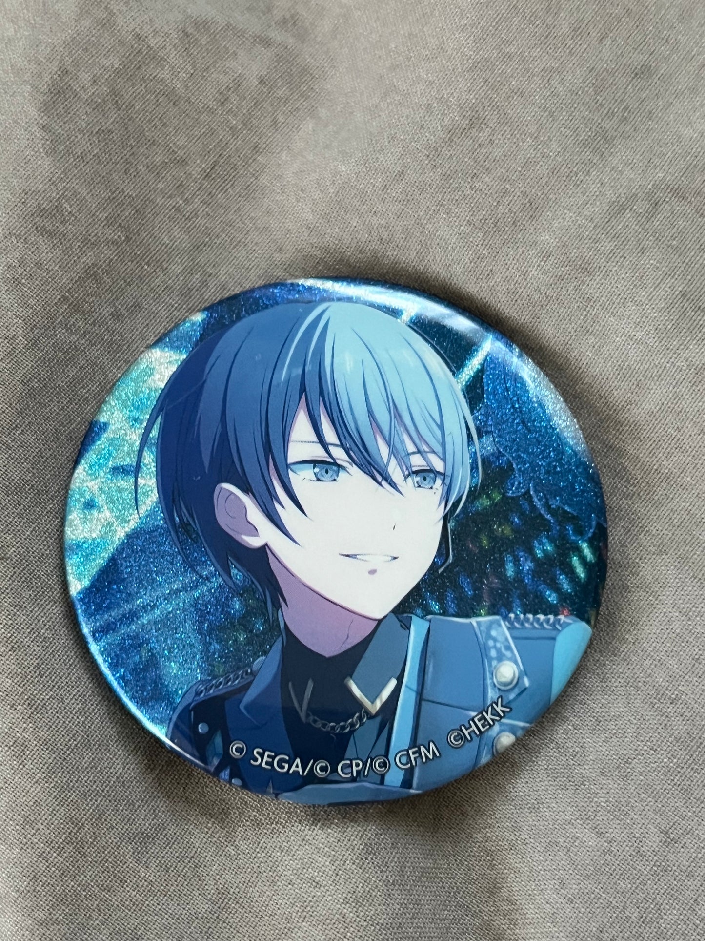 Project Sekai - Toya Aoyagi "Crossing SEKAI With ENSEMBLE STARS" Glitter Badge [UNTRAINED]