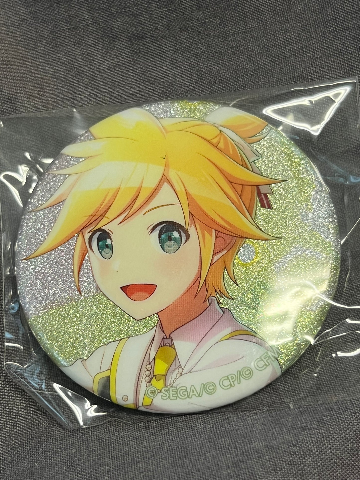 Project Sekai - Kagamine Len "Travel Anticipation" Circle Glitter Badge [UNTRAINED]
